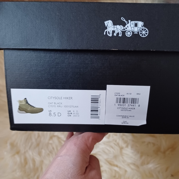 LIKE NEW ,COACH CITYSOLE HIKER - Picture 9 of 11